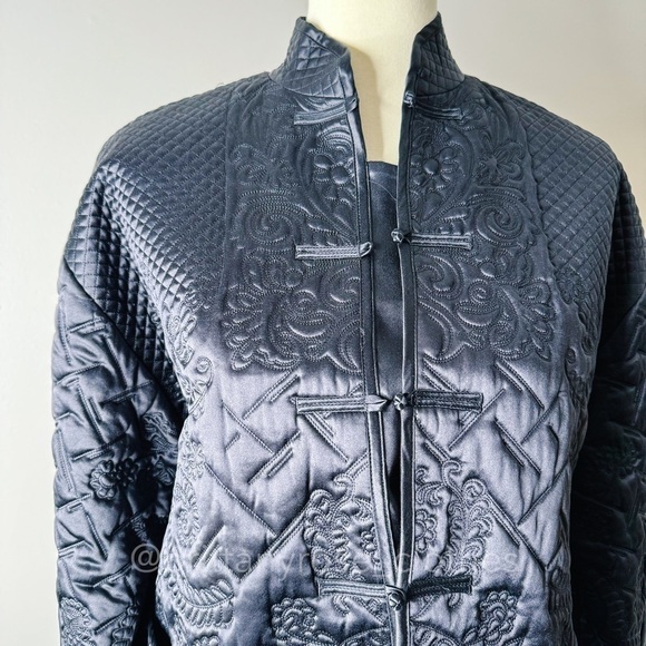 VICTORIA’S SECRET Vintage 90s Black 100% Silk Quilted Mandarin Toggle Jacket - Picture 4 of 8